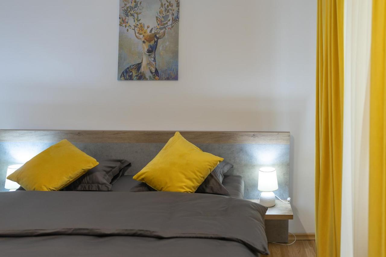 Luxury 2 Bedroom Holiday Apartment Piteşti Exterior foto