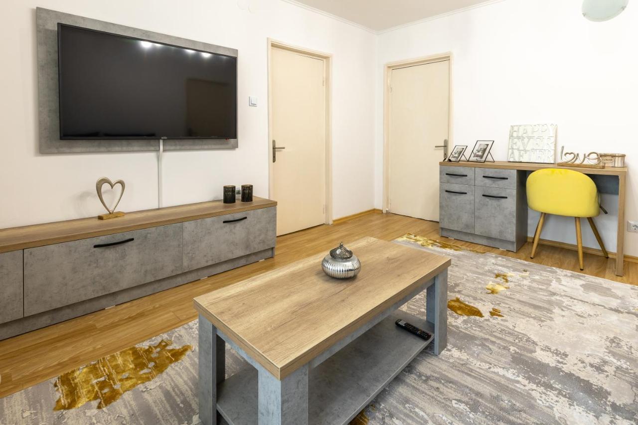 Luxury 2 Bedroom Holiday Apartment Piteşti Exterior foto