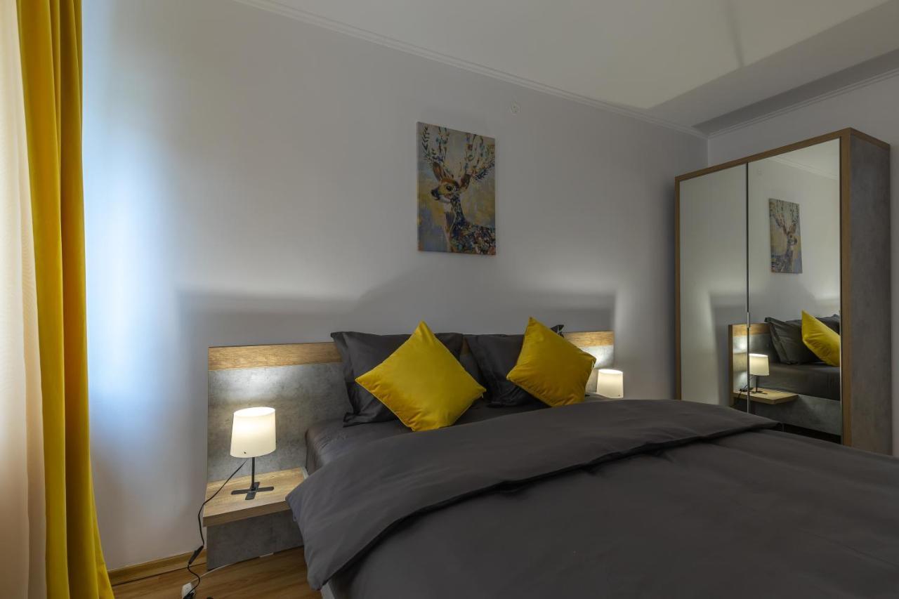 Luxury 2 Bedroom Holiday Apartment Piteşti Exterior foto