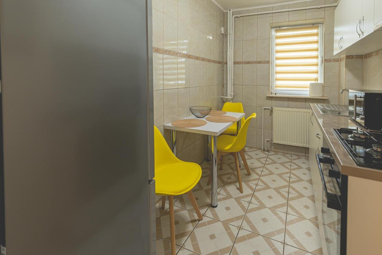 Luxury 2 Bedroom Holiday Apartment Piteşti Exterior foto
