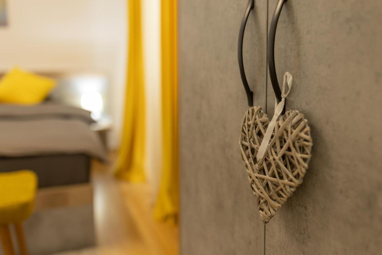Luxury 2 Bedroom Holiday Apartment Piteşti Exterior foto