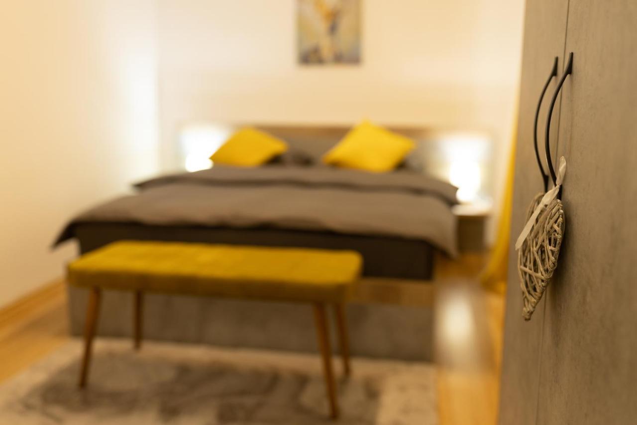Luxury 2 Bedroom Holiday Apartment Piteşti Exterior foto