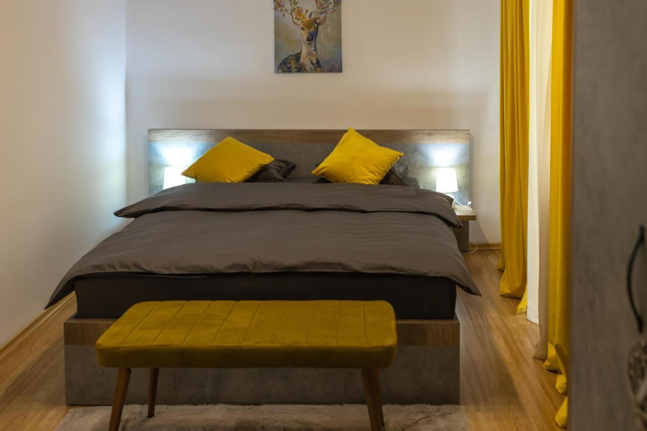 Luxury 2 Bedroom Holiday Apartment Piteşti Exterior foto